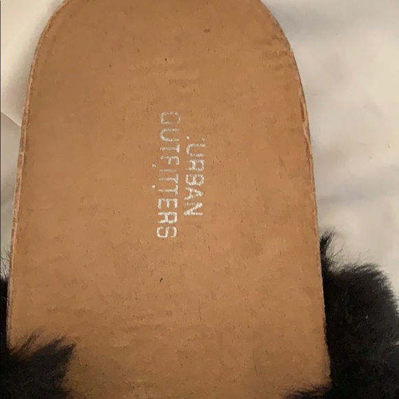 Urban Outfitters furry slides - Picture 4 of 4